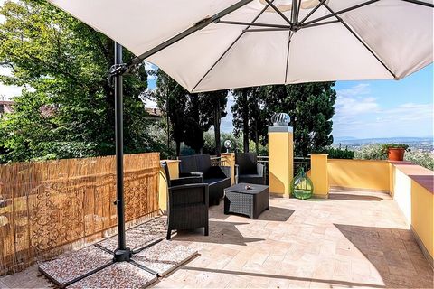 With its elegant and refined interior, this 6-room villa in Montevettolini offers a luxurious holiday. You enter the villa crossing the large terrace. You can relax in the private swimming pool while overlooking the stunning mountain views. In the we...