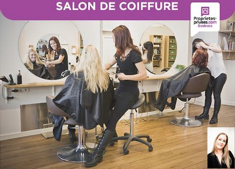 Stéphanie Bouyges vous propose le fonds de commerce de ce salon de coiffure de près de 90 m², idéalement situé dans un secteur dynamique et commerçant de BOIS D'ARCY bénéficiant d'un bel emplacement. Ce salon dispose d'une vitrine de 8 mètres linéair...