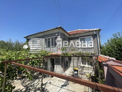 Yavlena Real Estate Agency presents to your attention a detached house with a yard in the village of Bolyarino. The property has an area of 1450 sq.m. and the house has 140 sq.m. TBA. In the yard there is a functioning well. Repaired roof. It has vid...