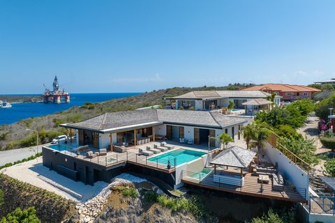 Con un poco de ayuda de la Inteligencia Artificial, hoy en día es fácil crear imágenes impresionantes. Pero ninguna imagen generada artificialmente puede compararse con la vista desde Villa Panorama. La villa, situada en el exclusivo barrio de Vista ...