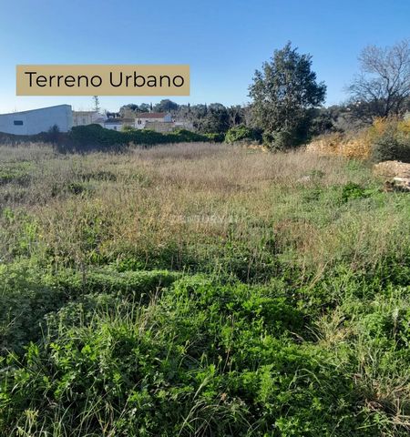 Terrain d'enviro 500 m2, situé dans le village de Matos de cima, proche Paderne. Quartier calme a seulement 10 minutes de Albufeira et ses plages . Possibilité de construire une maison et , si besoin, de acheter le terrain voisin pour autre maison au...