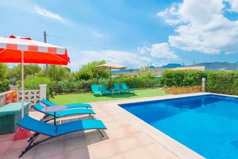 The exterior area is extraordinary. You can relax on one of the 4 sun loungers located in the 30 m2 terrace with direct views to the sea. If you prefer to have an appetiser, take a sit in the 12 m2 porch, completely furnished, and admire the natural ...