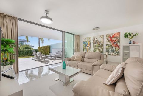 Exclusive Luxury Apartment for Sale in the Prestigious Cataleya Urbanization, Estepona Located in the highly sought-after Cataleya Urbanization, this modern and luxurious newly built complex stands out for its exceptional quality and contemporary des...