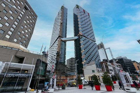 1245 Rue de Bleury, apt. 4222 Montréal (Ville-Marie) H3B 0C2   No. Centris 28533987   VISITE VIRTUELLE:  ...   Vivez une vie de luxe dans la nouvelle tour Maestria 1 de Devimco. Unité de coin au 42ème étage avec des vues imprenables sur la ville et l...