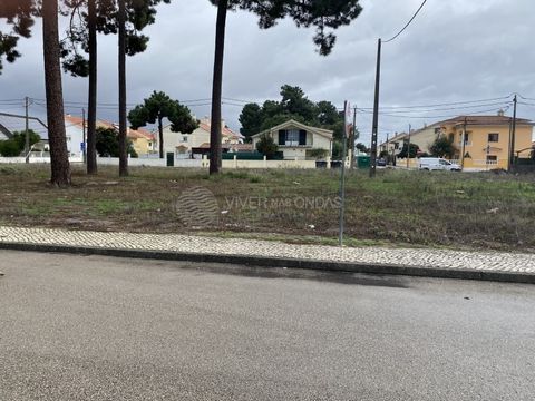 Plot of Urban Land for construction in Quinta do Conde, Boa Água I. Land Area: 255m2 Implementation Area: 130m2 Gross Construction Area: 260m2 Exclusive investment opportunity on a plot of urban land in the prestigious Quinta do Conde, located in a h...