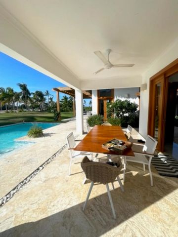 This beautiful villa, located in one of Cap Cana’s most exclusive areas , offers a perfect blend of open architecture, abundant natural light, and high vaulted ceilings , creating a bright and welcoming atmosphere. Main Features: Spacious entrance le...