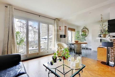 DOLY presents you exclusively this magnificent three-room apartment of 81m² weighted surface, 75m² Carrez law, located on the first floor of seven by elevator in a beautiful building situated in the residential area of the magical square of Vincennes...