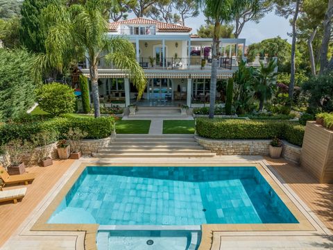 Discover this sumptuous perfectly renovated villa, ideally located in Saint Jean Cap Ferrat, a few steps from the beaches and the prestigious Grand Hotel. You will be seduced by its enchanting setting, a lush garden with Mediterranean and citrus tree...