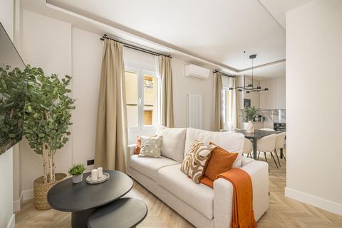 Presentamos esta excepcional vivienda ubicada en el prestigioso barrio de Salamanca, Madrid. Este piso interior de 104 m² en proceso de reforma ofrece una oportunidad única para personalizar cada detalle a tu gusto, combinando elegancia y funcionalid...