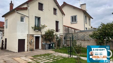 iad France - Christophe Manzoni vous propose: * A Villeneuve-Saint-Georges* quartier des écrivains, Charmante Maison en pierres Meulière 4 pièces, 3 chambres. A PROXIMITÉ de TOUTES COMMODITÉS facilitant ainsi votre quotidien: écoles maternelle et élé...