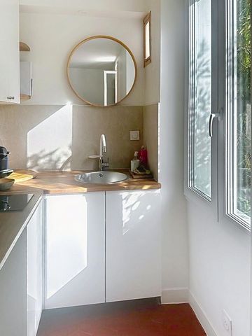 STUDIO REFAIT À NEUF – LUMINEUX, CALME – EXCELLENTE LOCALISATION