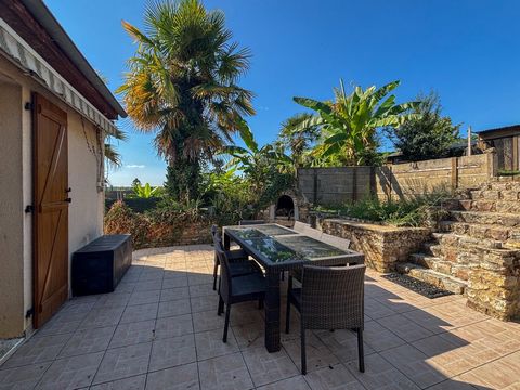 Découvrez cette jolie maison nichée dans un environnement paisible offrant confort et sérénité au quotidien