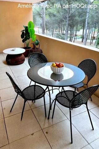 Découvrez ce magnifique appartement dans une résidence privée sécurisée, où calme et élégance se rencontrent. Profitez d’une vue imprenable sur le parcours de golf et d’un cadre de vie unique, à quelques pas des commodités. Votre nou...