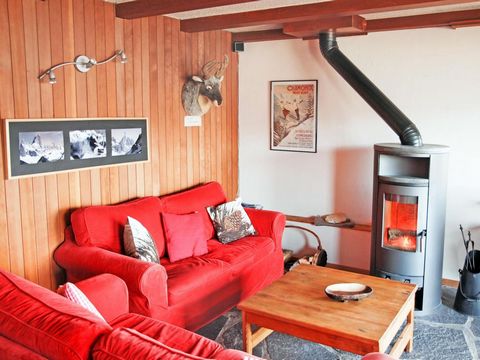 The Chalet CNY01, South-West exposure, is situated in the ski resort of Vaysonnaz, at 700m from the first shops and restaurants. The cable-car is at 850m, as well as the ice rink and the Ski School. The Chalet is well equipped and decorated in a moun...