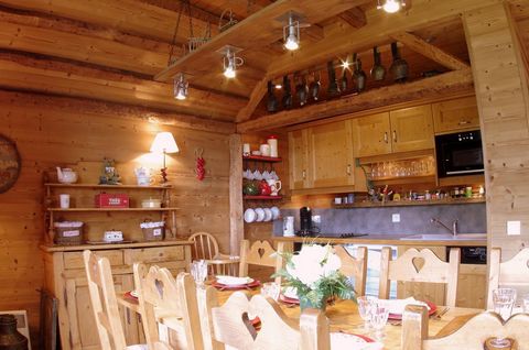 The residence Les Jardins d'Hiver is located in Valmorel, in the hamlet of Planchamp. You will be 50 m from the ski slopes and ski lifts. You will find the shops and resort center 200 m from accommodations. Surface area : about 55 m². Floor -2. Orien...