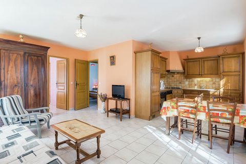 Enjoy a holiday in the French countryside with this 2-bedroom holiday home in Saint-Nexans. You have a private furnished terrace to enjoy delightful home-cooked meals and cozy barbecue evenings. The holiday home is perfect for a small family or a gro...