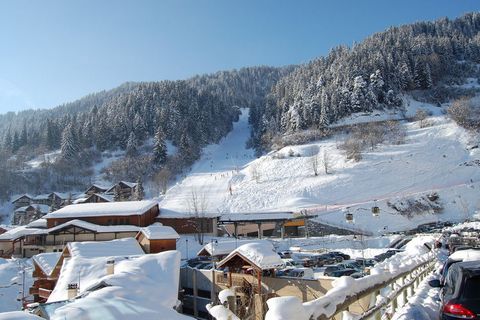 Located near the ski area in Champagny-en-Vanoise, this apartment comes with 7 bedrooms to host 15 people. It is ideal for a large group or families to stay.The balcony gives magnificent views of the Courchevel valley and the electric heating gives a...