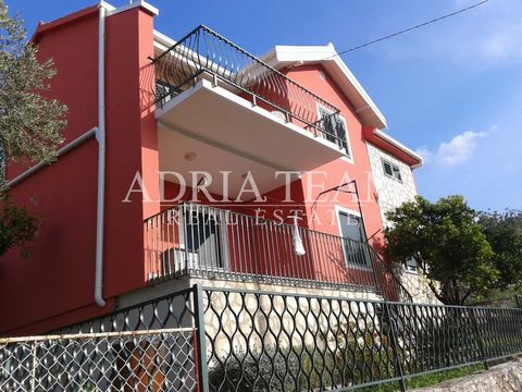 Detached house for sale in Drvenik Veliki, Bobovišće. It is 40 m away from the sea and is located in a quiet area. The house has two separate apartments, one on the ground floor and one upstairs. Each apartment has a separate entrance, approximately ...