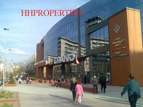 Shop at the ground floor level in the Grand Mall with a long tenant!!! The property is located at the ground floor level of the shop with a built-up area of 22 sq. m. and area with the common parts 42 sq. m. There's been a tenant in the store for 11 ...