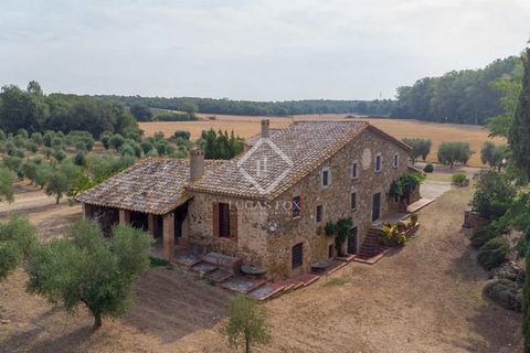 This farmhouse is situated in a beautiful spot surrounded by fields and forest. It was originally used as a mill and was restored for residential use at the end of the 70s and has been maintained in perfect condition until today. The property is main...