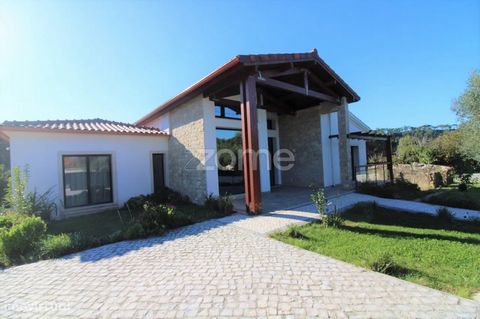 Property ID: ZMPT547470 Recently built villa that combines a classic romanticism with contemporary structure. An M5 with 4 suites of 5 bedrooms, dividing 3 on the ground floor that gives to first floor side of the garden and pool, and 2 more on the l...