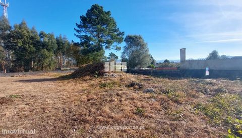 Plot with 299 m2 for construction of villa. Situated in a quiet area with good access. Ref.: VCM10455(1) FEATURES: Area: 299 m2 Area: 299 m2 Energy Efficiency: Exempt ENTREPORTAS Founded in 2004, the ENTREPORTAS group with more than 15 years, is a le...