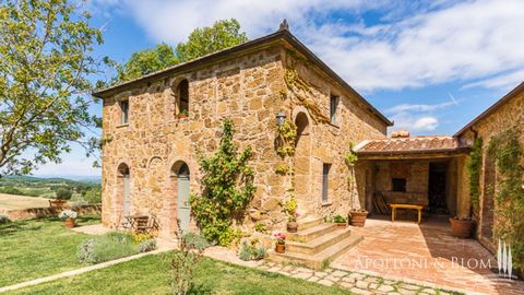 The property is located in a strategic position, 10 minutes far from Pienza and Montepulciano in a private position with panoramic view over the Val d’Orcia. The 100 sqm ground floor apartment consists of a living room, a large fully equipped kitchen...