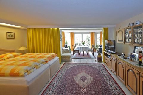 Dit vakantiehuis heeft 1 slaapkamer en is geschikt voor 2 personen, ideaal voor een stel. Landelijk gelegen in Bellenberg, op 500 m van het bos. Ontdek de regio Teutoburgerwoud en geniet van een rustige en ontspannen vakantie in deze vakantiewoning. ...