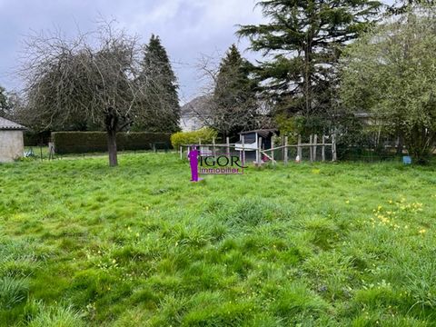 In the village of Saint Aubin des Châteaux, beautiful unserviced building land facing south. Nice deal. Contact: ...