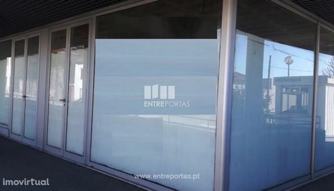 Sale of store under construction with 187m², destined for catering and drinks, Santa Marta de Portuzelo, Viana do Castelo. With three fronts, two floors, storage room and a good showcase. Located in an area with good access. Good sun exposure. Ref.: ...