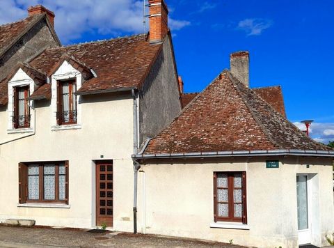 20 minutes from Le Blanc, in the heart of the Parc de la Brenne - Village house with outbuildings and non-adjoining land Come and discover this large village house that can be converted into a large house of 130m2 or separated in 2, with a residentia...