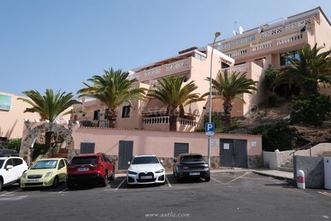 We are pleased to offer for sale this very nice apartment located in a holiday rental complex called Paradise Court in the San Eugenio Alto area of Playa de las Americas . This apartment has a fantastic rental potential and has been completely renova...