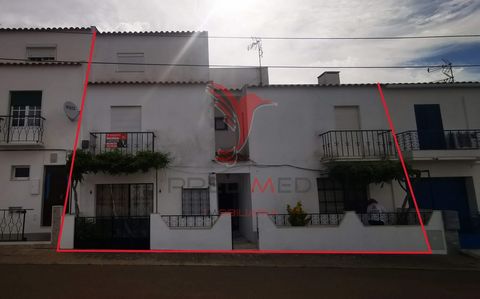 House in Campo Maior with 2 floors plus used attic. Comprising ground floor, 1st floor and backyard. It has 4 rooms, kitchen, 2 bathrooms, sunroom and terrace. You also have access to the property through the garage. Features: - Balcony - Garden - Pa...