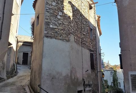 Pretty village with all shops (bars, restaurants, schools, supermarket, pharmacy, mini-farm to delight childs and a beautiful galet river!), at 5 minutes from Reals (canoe-kayak club), 25 minutes from Beziers and 35 minutes from the beach! Fully reno...