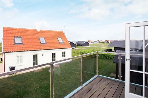 Cottage sur 2 niveaux situé sur un grand terrain commun dans un cadre pittoresque dans le petit village de pêcheurs Nr. Lyngby. Au 1er étage, il y a un salon supplémentaire avec une vue fantastique sur la mer. De là, il y a aussi un accès au balcon. ...