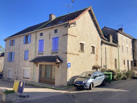 VIRTUAL TOUR on REQUEST. In the heart of the historic town of Limogne en Quercy - village on the way to St Jacques de Compostela GR65 - here is a unique opportunity to invest in an ideally located building (the window overlooks the church square, als...