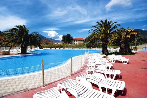 Uno de los complejos más bellos de toda la Riviera de Liguria en la ciudad de Loano. El colorido Villaggio ofrece comodidad y entretenimiento. Podrás relajarte tomando el sol. Hay deporte y acción en los campos deportivos y en la piscina al aire libr...