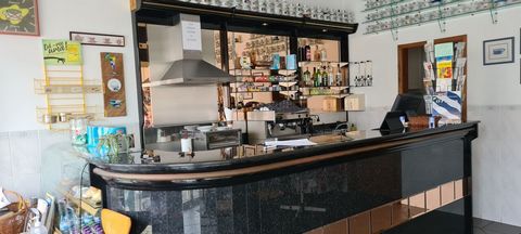 Café/Bar Aveiro - Petit espace, avec un énorme potentiel, pour ceux qui veulent démarrer leur projet. - En pleine opération, zone privilégiée d’Aveiro et très fréquentée. - Local commercial en bon état général, et en pleine opération. - Éventuellemen...