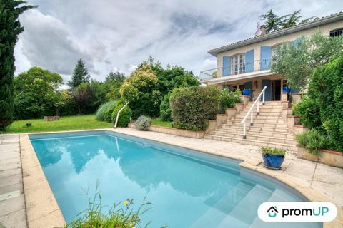 Discover this incredible detached and traditional house of 147m2, located in FOULAYRONNES, which will charm you from the first sight. With a generous plot area of 1800m2, this property offers an ideal living environment for your family. Upon entering...