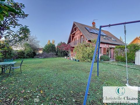 Come and discover in your Christelle Clauss Immobilier agency this 120m2 house in the town of Hégenheim. Built in the 90s, on a plot of 7 ares, its location allows you to be close to the border. On the ground floor, you will find an entrance leading ...