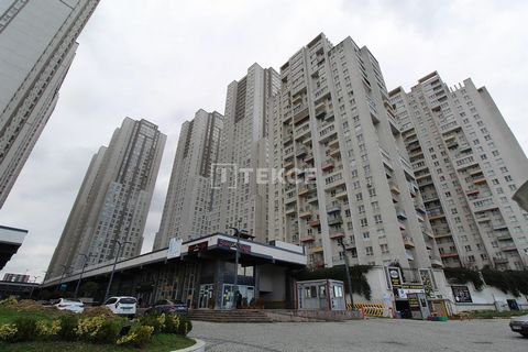 Appartement de 2 Chambres avec Salle de Bains Attenante à Istanbul Esenyurt L'appartement est situé dans le quartier Esenyurt d'Istanbul, l'un des quartiers les plus cosmopolites et en constante évolution de la ville. La propriété comprend un centre ...