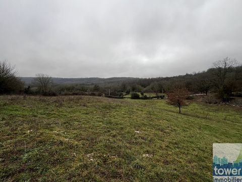Mario DE AMARO from the TOWER IMMOBILIER agency available on ... and ... offers; A large building plot of about 15000m2 with a large wooded area of oaks, hilly, flat and a magnificent view of the building area. Servings at the edge of the field, CU a...