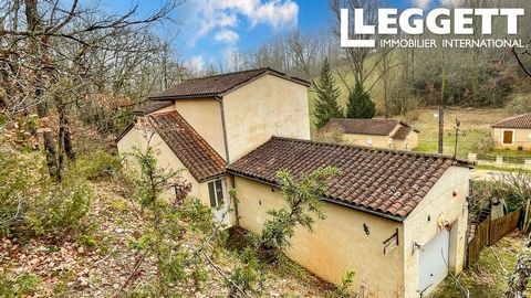 A26674NB46 - 500m from Salviac, in a quiet, residential, non-isolated setting, this 1990s house has been built high up on the hillside. On the ground floor, there's a garage, a living room/kitchen, two bedrooms with en-suite shower rooms, and upstair...