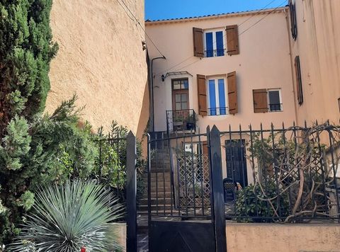 Medieval village with all shops and restaurants, cafes, primary and secondary schools, commercial centre, 15 minutes from Beziers, 25 minutes from the motorway and 25 minutes from the coast. Charming village house located in a picturesque setting, of...