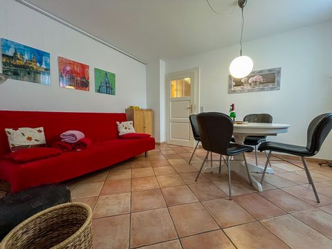 The apartment is conveniently located and yet very quiet. With its 2 bedrooms, 1 living room and bathroom, it offers enough space for up to 4 people. There are Smart TV devices in the living room as well as in the two bedrooms. WiFi, a complete kitch...