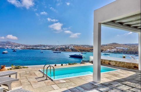 Entdecken Sie Luxusleben auf Mykonos Willkommen in diesem exquisiten Einfamilienhaus, einem Juwel auf Mykonos, das Eleganz und Komfort bietet! Dieses 1980 erbaute und wunderschön renovierte Anwesen bietet ein luxuriöses Erlebnis. Dieses atemberaubend...