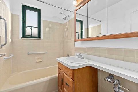 Welcome to 1439 Metropolitan Ave 6A, the perfect blend of comfort and convenience. This 2-bedroom, 1-bathroom home boasts a spacious living room and split bedrooms for privacy. Its high-floor location allows for ample natural light to fill the space,...
