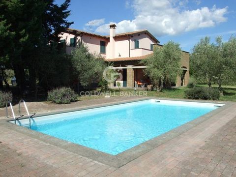 LAZIO VITERBO VILLA WITH POOL Large villa of over 300 m2 with swimming pool. Are you looking for a villa where you can organize your outdoor parties or events on warm summer evenings until late at night? Are you looking for a villa where you can spen...