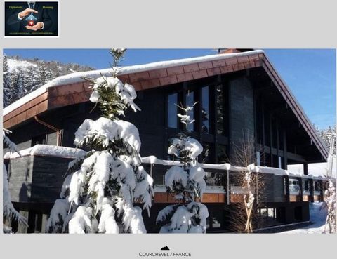 The spacious chalet is located 850 metres from the heart of the resort of Courchevel 1850, shops and restaurants, at the foot of the slopes and the skiing skiing, including ski lift les Praz. It benefits from magnificent unobstructed views of the mou...