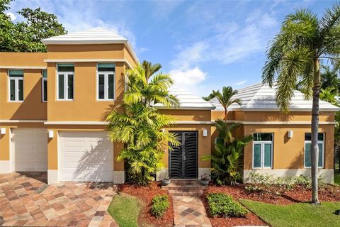 This grandiose 4,371 SF two-story residence located at Paseo Las Palmas in Los Paseos de Dorado gated community, offers a thoughtfully designed layout that caters to both comfort and privacy, making it ideal for families, guests, or multi-generationa...
